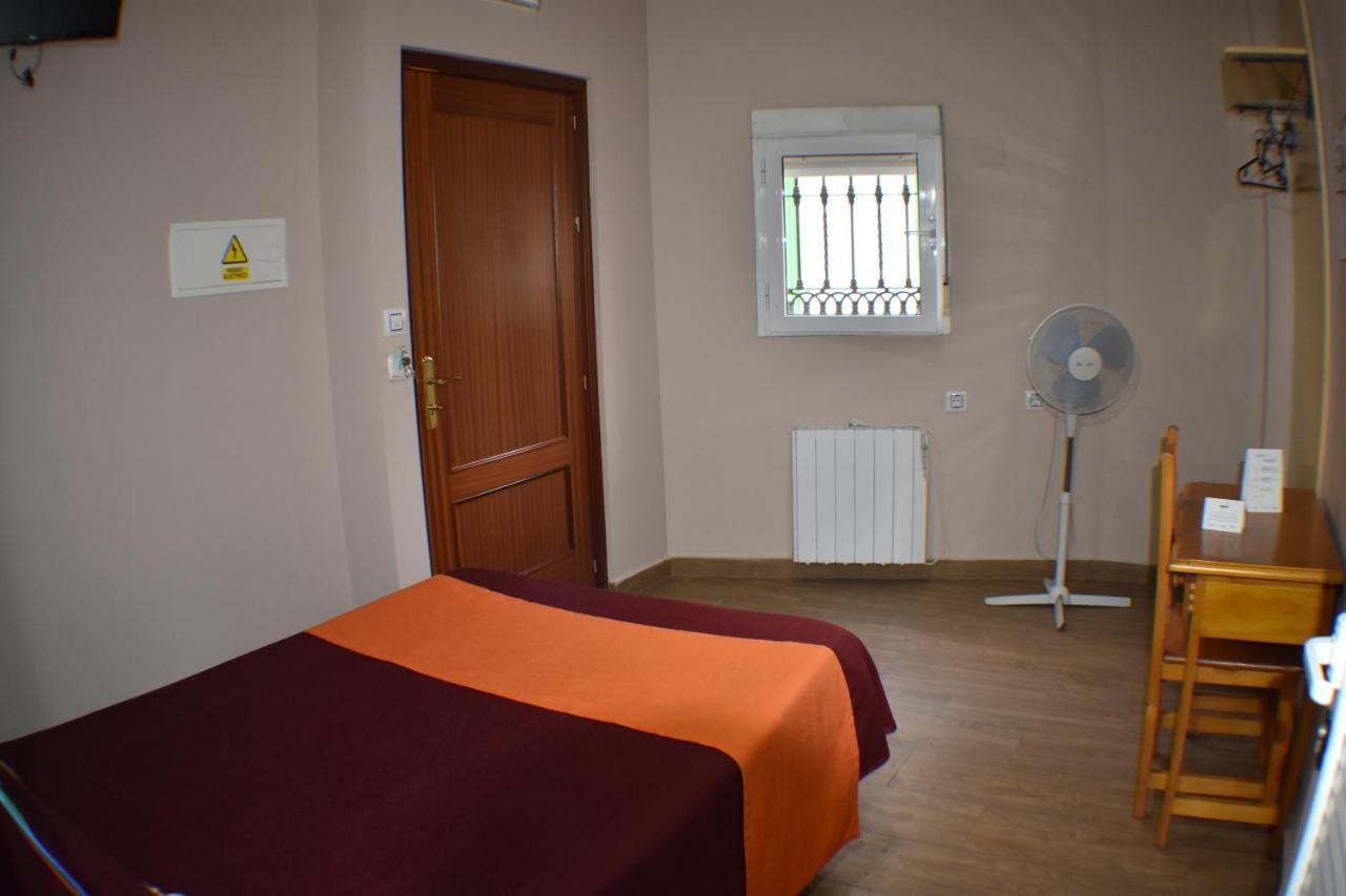 Hostal Alamare Seville Exterior photo