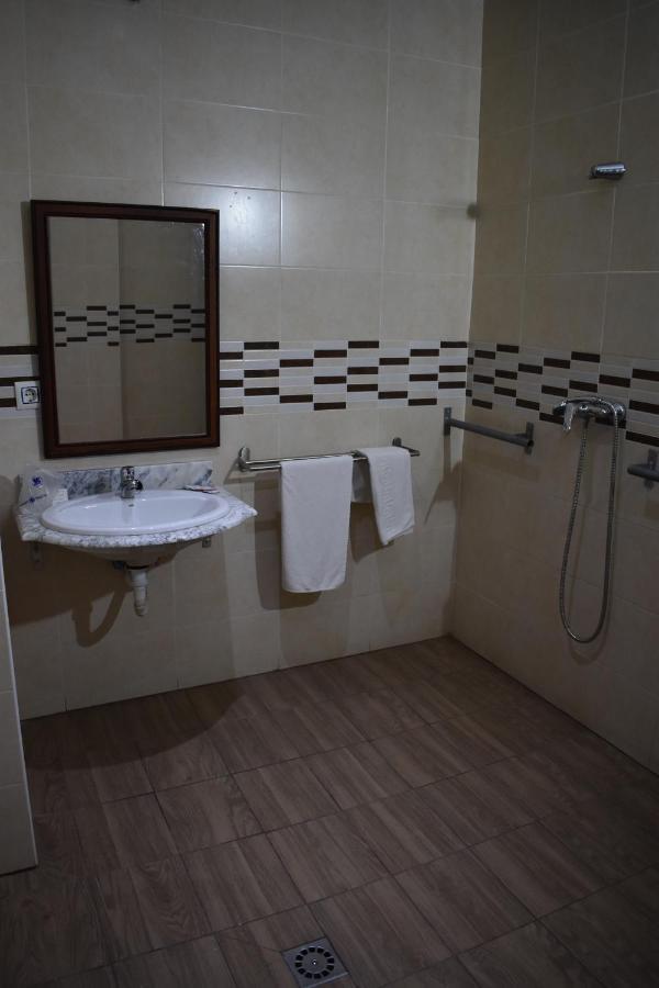 Hostal Alamare Seville Exterior photo