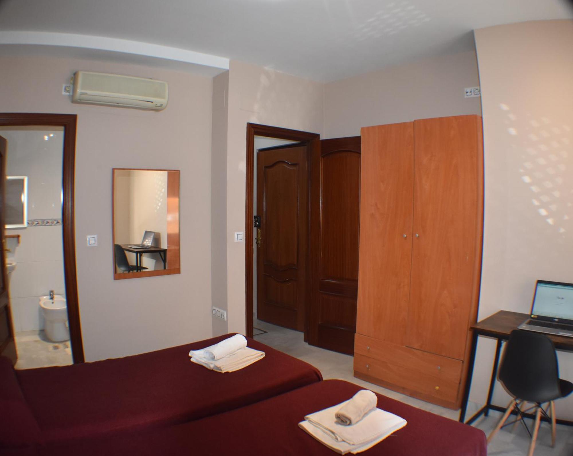 Hostal Alamare Seville Exterior photo