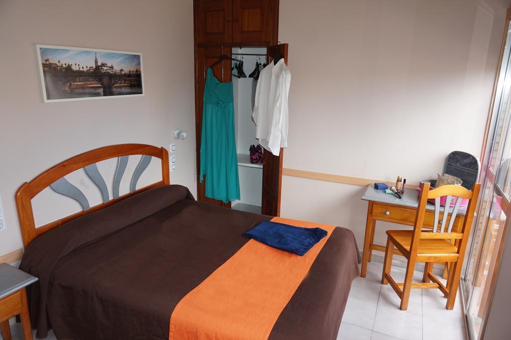 Hostal Alamare Seville Exterior photo